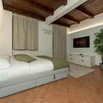 Lägenhet Bright With Private Garage Cernobbio