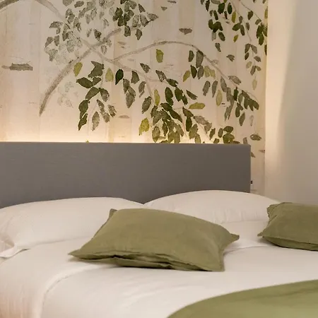 Bright With Private Garage Apartman