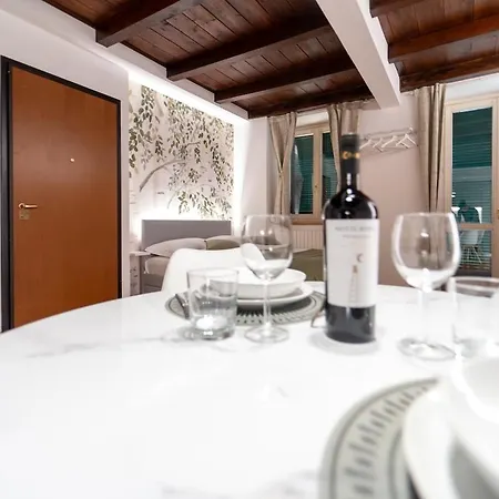 Apartman Bright With Private Garage