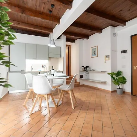 Bright With Private Garage Apartment Cernobbio