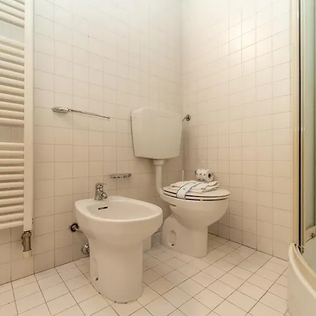 Bright With Private Garage Appartement *