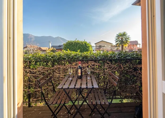 Bright With Private Garage Apartman