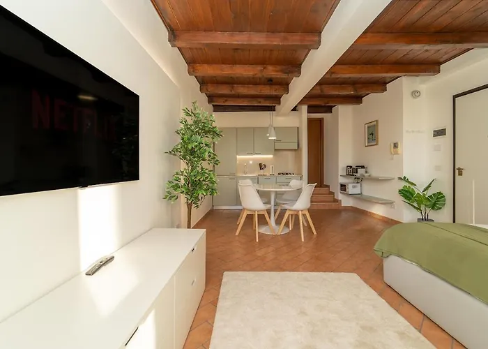 Bright With Private Garage Apartman Cernobbio