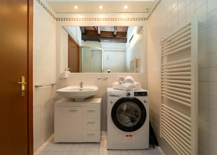 Bright With Private Garage Apartamento