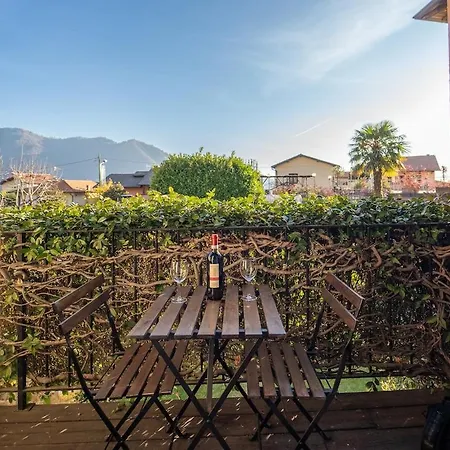 Bright With Private Garage Apartamento