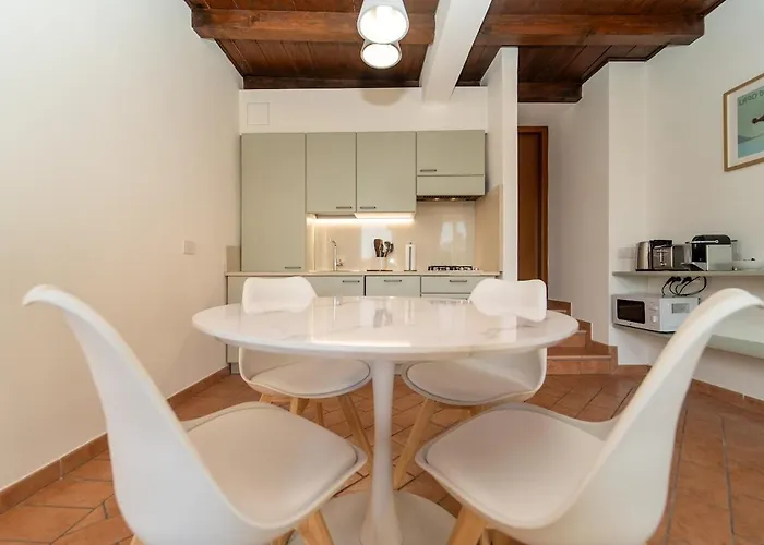 Bright With Private Garage Apartamento Cernobbio