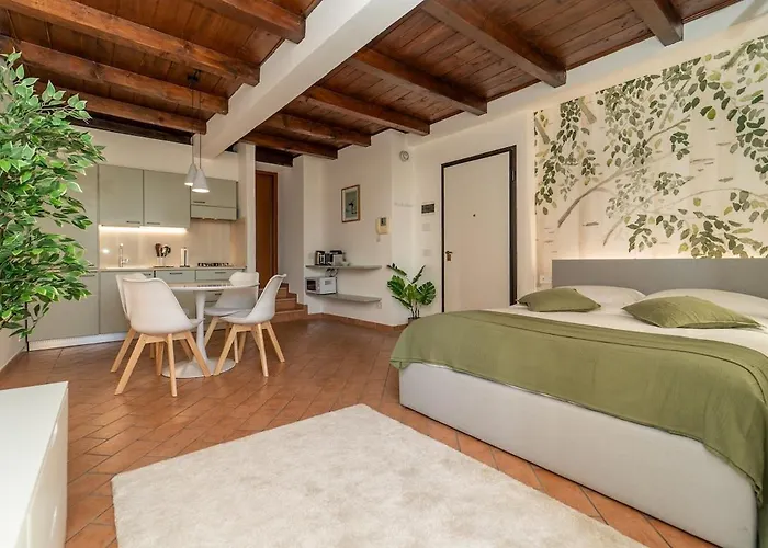 Bright With Private Garage Apartamento