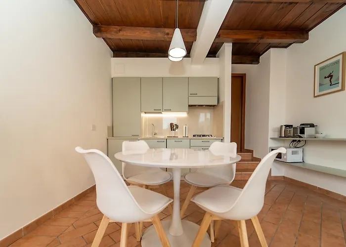 Bright With Private Garage Apartamento