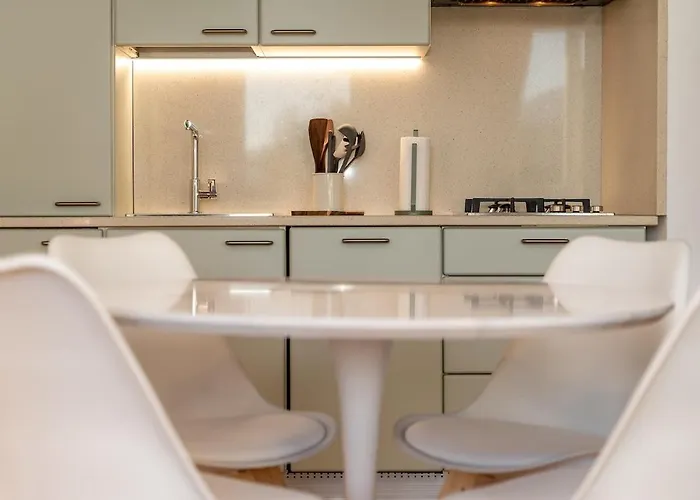 Apartamento Bright With Private Garage